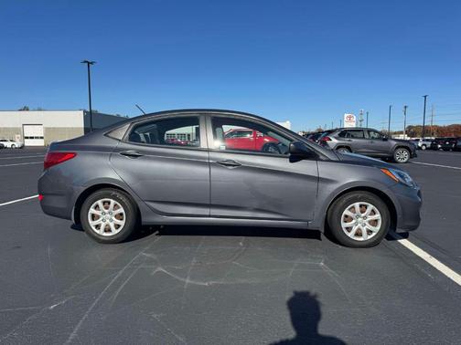 2013 Hyundai Accent GLS
