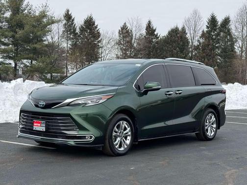 2023 Toyota Sienna Platinum 7 passenger