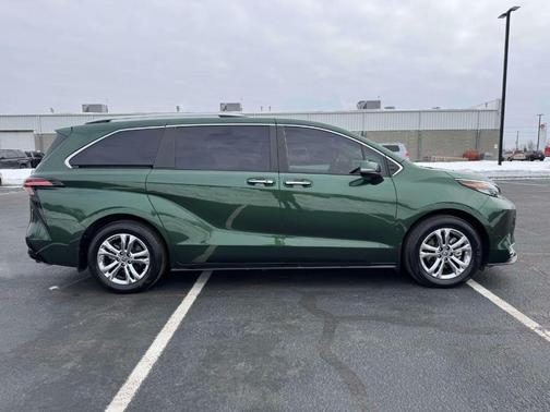 2023 Toyota Sienna Platinum 7 passenger