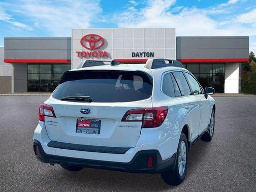 Crystal White Pearl 2019 Subaru Outback 2.5i Premium