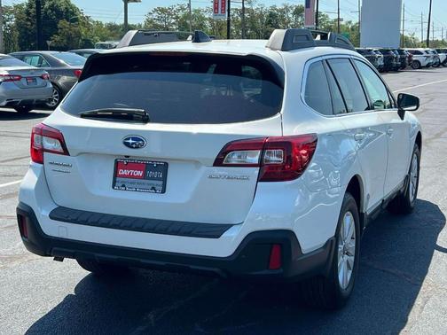 Crystal White Pearl 2019 Subaru Outback 2.5i Premium