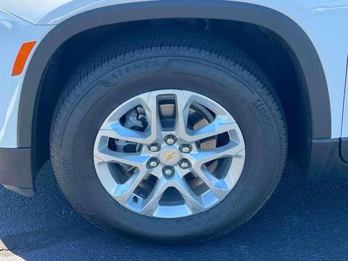 Summit White 2023 Chevrolet Traverse LS