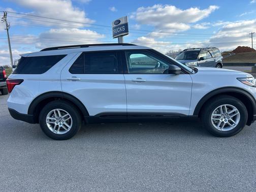 Space White Metallic 2026 Ford Explorer Active w/200A Pkg