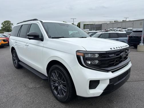 Star White Met Tri-Coat 2026 Ford Expedition Platinum