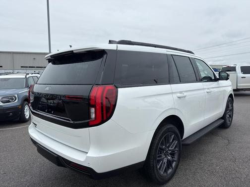 Star White Met Tri-Coat 2026 Ford Expedition Platinum