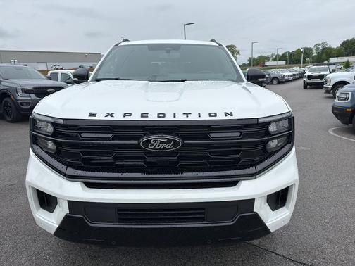 Star White Met Tri-Coat 2026 Ford Expedition Platinum