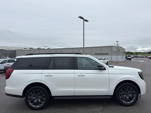 Star White Met Tri-Coat 2026 Ford Expedition Platinum