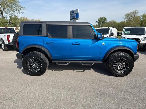 Velocity Blue Metallic 2022 Ford Bronco Outer Banks
