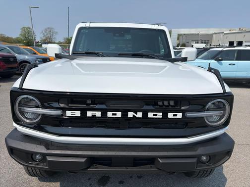 Oxford White 2026 Ford Bronco Outer Banks