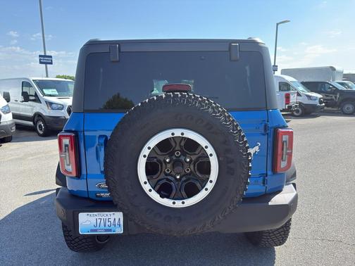 Velocity Blue Metallic 2023 Ford Bronco Outer Banks