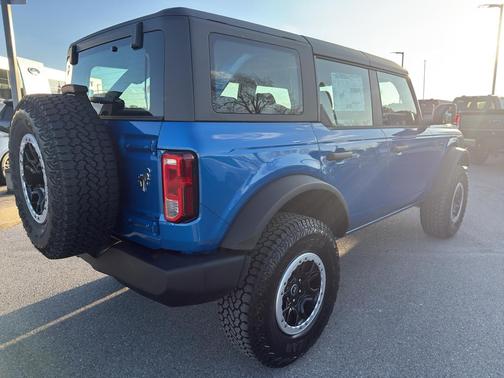 Velocity Blue Metallic 2025 Ford Bronco Base