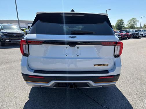 Space White Metallic 2026 Ford Explorer Tremor
