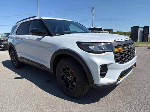 Space White Metallic 2026 Ford Explorer Tremor
