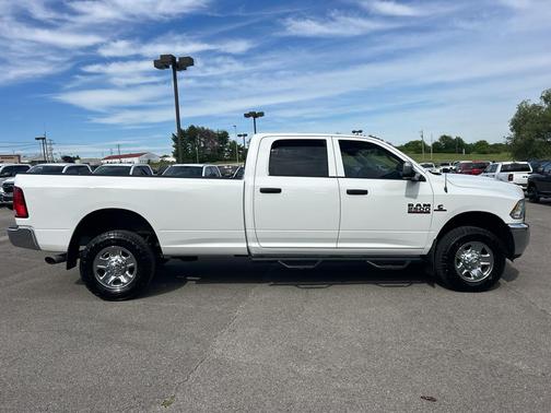 Bright White Clearcoat 2017 RAM 2500 Tradesman Crew Cab 4x4 8' Box