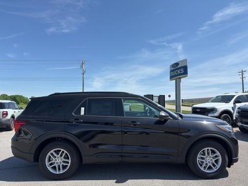 Agate Black Metallic 2026 Ford Explorer Active w/200A Pkg