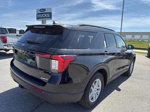 Agate Black Metallic 2026 Ford Explorer Active w/200A Pkg