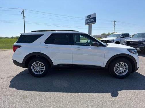Star White Met Tri-Coat 2026 Ford Explorer Active