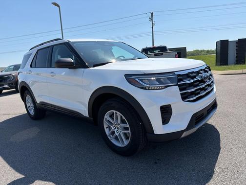 Star White Met Tri-Coat 2026 Ford Explorer Active