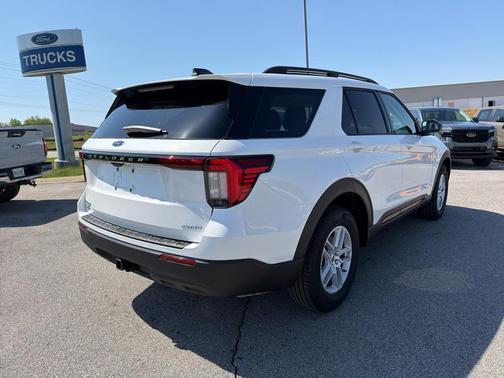 Star White Met Tri-Coat 2026 Ford Explorer Active