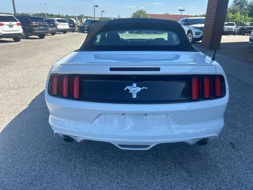 Oxford White 2016 Ford Mustang V6