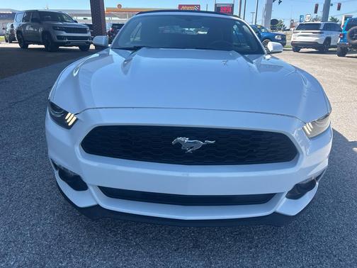 Oxford White 2016 Ford Mustang V6