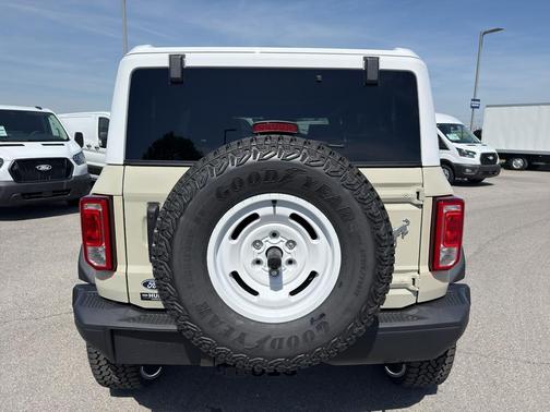 Desert Sand 2026 Ford Bronco Heritage Edition