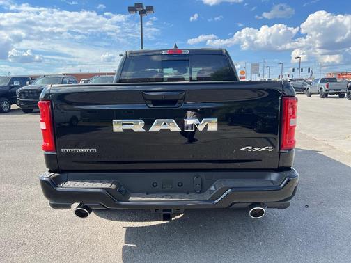 Diamond Black Crystal Pearlcoat 2026 RAM 1500 Big Horn/Lone Star