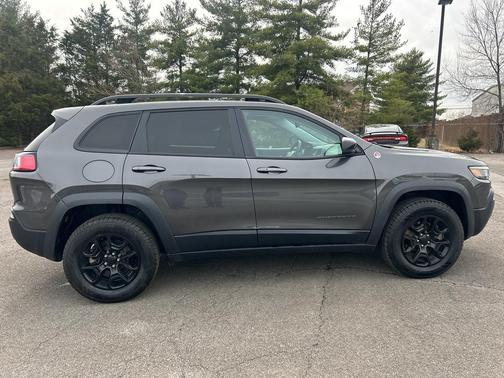 2022 Jeep Cherokee Trailhawk