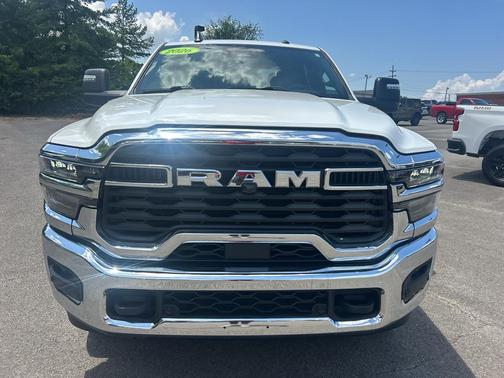 Bright White Clearcoat 2026 RAM 2500 Big Horn Crew Cab 4x4 6'4' Box
