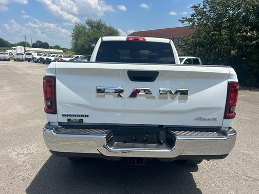 Bright White Clearcoat 2026 RAM 2500 Big Horn Crew Cab 4x4 6'4' Box