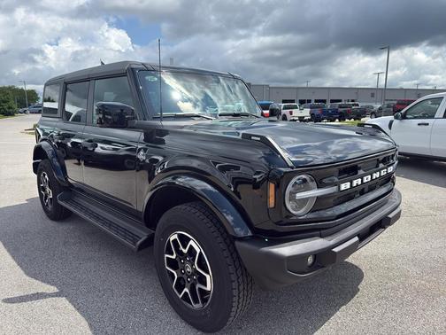 Shadow Black 2026 Ford Bronco Outer Banks