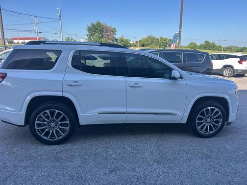 Summit White 2022 GMC Acadia Denali