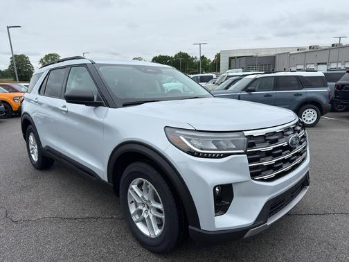 Space White Metallic 2026 Ford Explorer Active