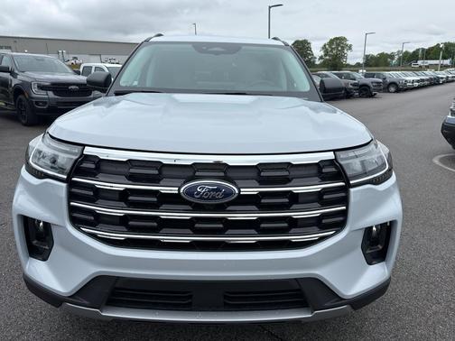 Space White Metallic 2026 Ford Explorer Active
