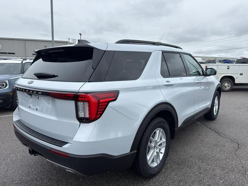 Space White Metallic 2026 Ford Explorer Active