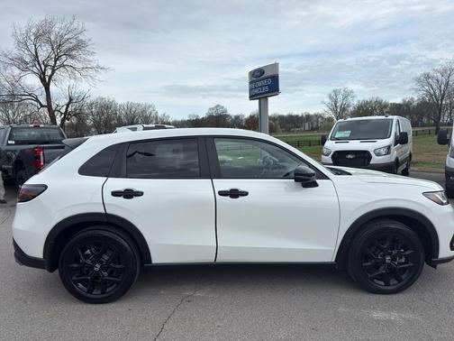 Platinum White Pearl 2024 Honda HR-V 2WD Sport