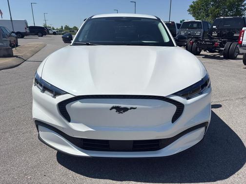 Star White Metallic Tri-Coat 2025 Ford Mustang Mach-E Select