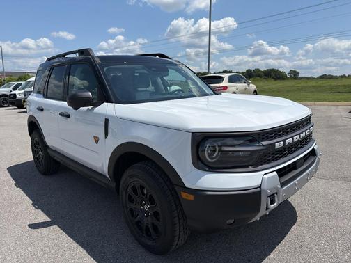 Oxford White 2026 Ford Bronco Sport Badlands