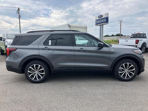 Carbonized Gray Metallic 2026 Ford Explorer ST-Line