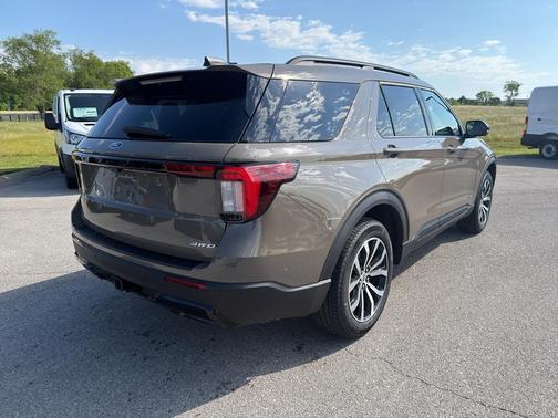 Marsh Gray 2026 Ford Explorer ST-Line