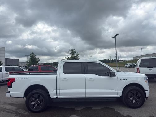 Oxford White 2024 Ford F-150 Lightning Flash