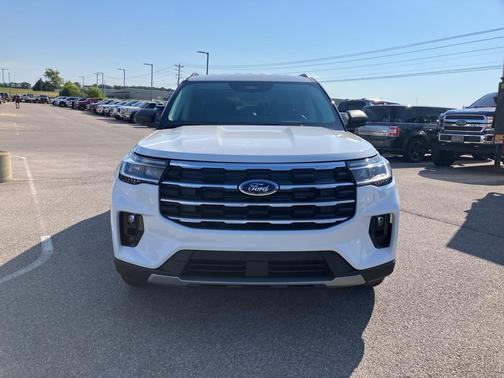 Star White Met Tri-Coat 2026 Ford Explorer Active
