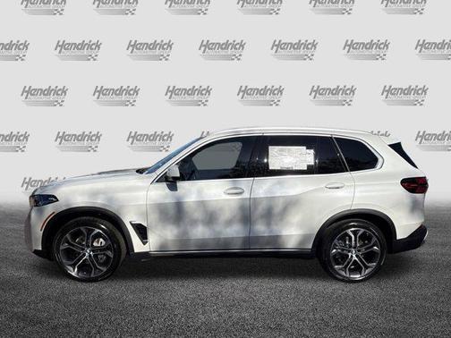 Mineral White Metallic 2026 BMW X5 xDrive40i