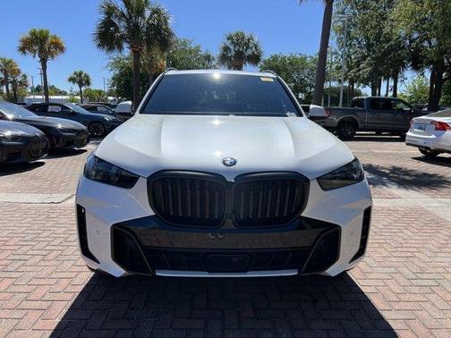 Mineral White Metallic 2024 BMW X5 xDrive40i