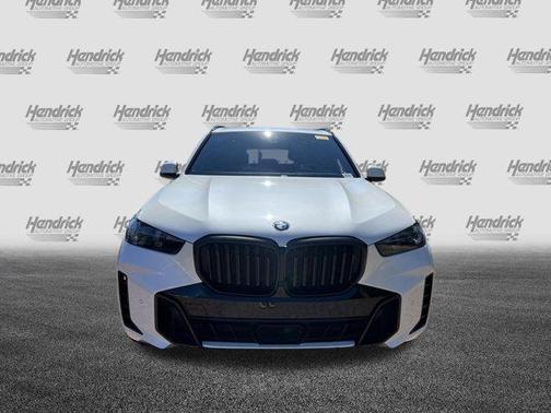 Mineral White Metallic 2024 BMW X5 xDrive40i