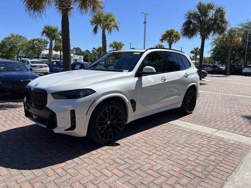 Mineral White Metallic 2024 BMW X5 xDrive40i