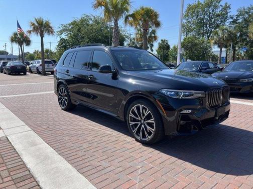Black Sapphire Metallic 2022 BMW X7 M50i