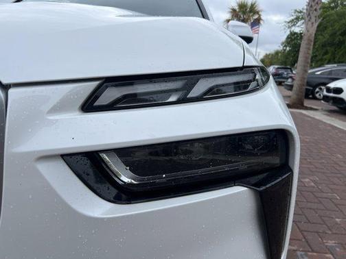 Mineral White Metallic 2023 BMW X7 xDrive40i
