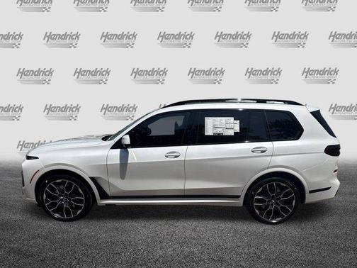 Mineral White Metallic 2026 BMW X7 xDrive40i