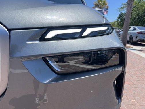 Gray Metallic 2026 BMW X7 xDrive40i
